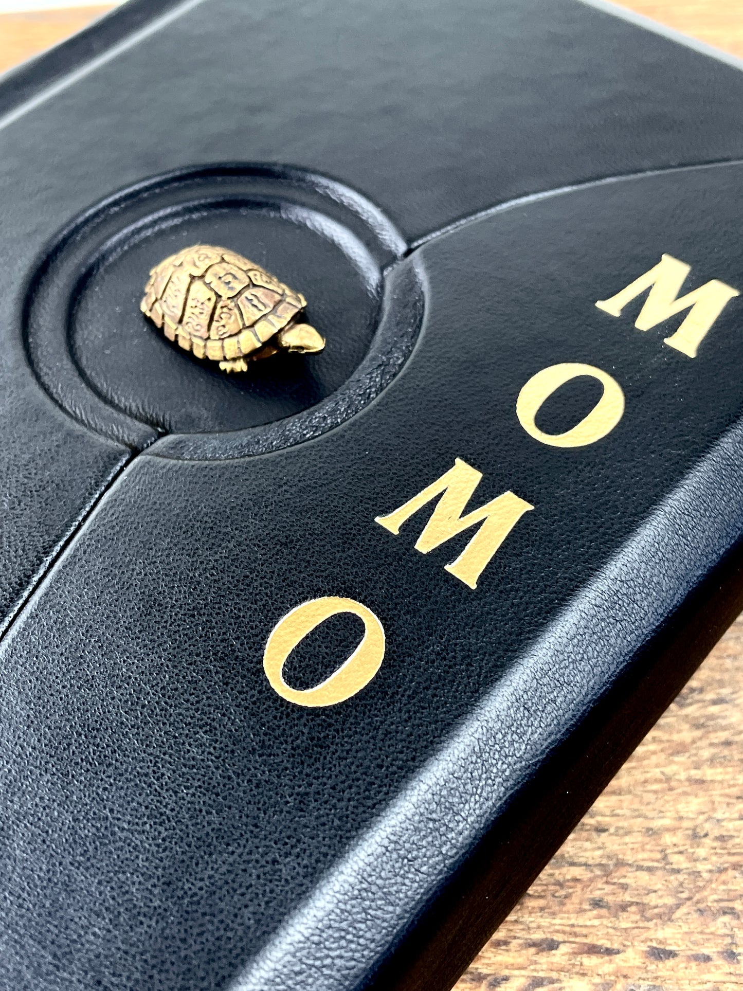 Momo – Buch mit magnetischer Klappe von Michael Ende