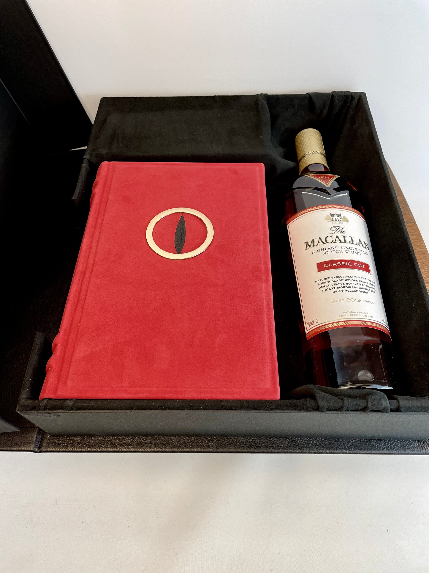 Der Herr der Ringe exklusiver Ledereinband Buchkassette Geschenkbox Whisky Macallan 2019 limited Edition Leder Einzelstück